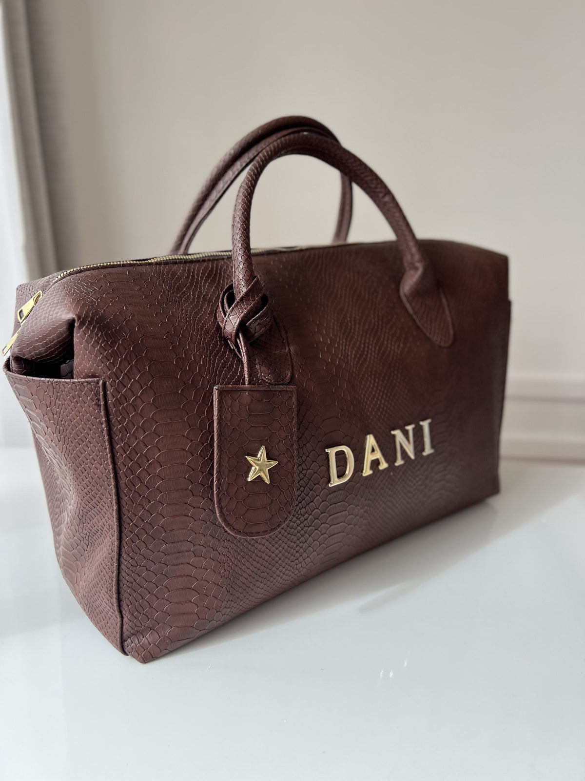 Baby Bag en color comino vibora de Hatha Bags