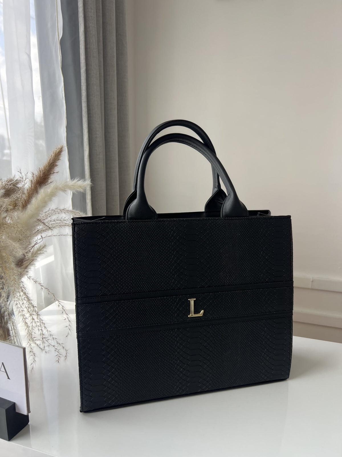 Tote Clásica Grande en color negro de Hatha Bags